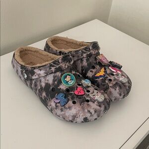CROCS Black and Cream Patterned Fuzzy Lined Clogs